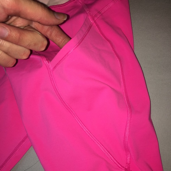 Lululemon Beach Runner Crop
Pinkelicious - Picture 7 of 8